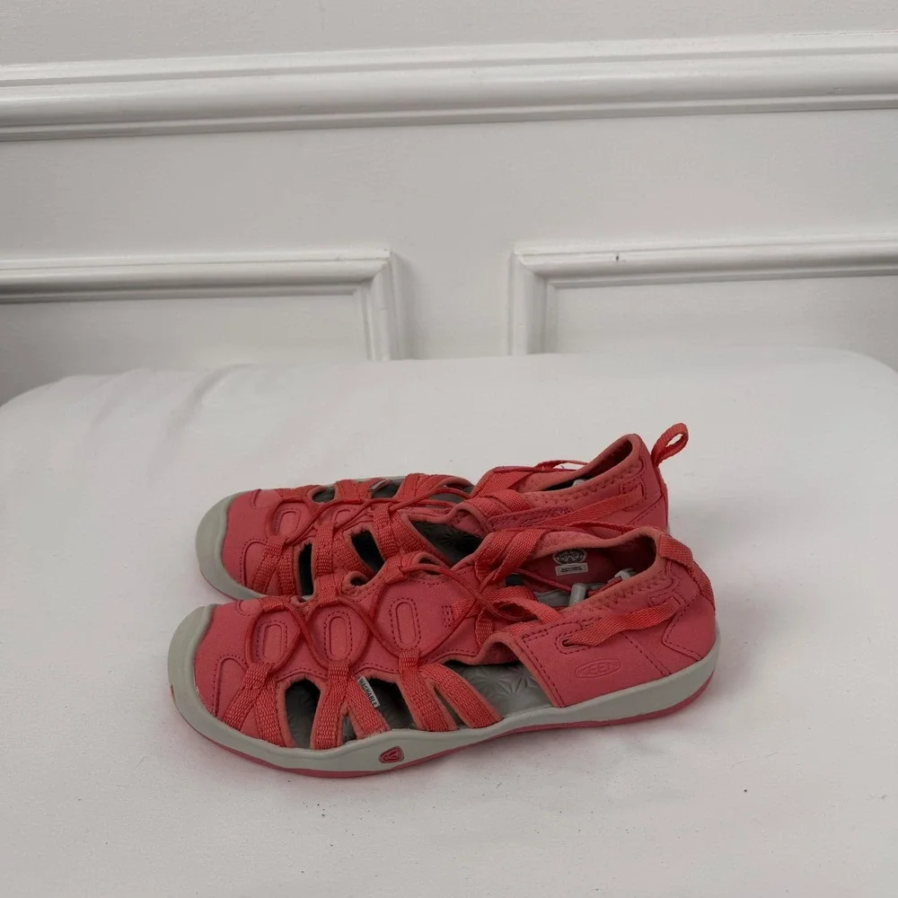 KEEN Moxie Kids Sandals Coral Pink Water Shoes 1025093 Size 3 US 35 EU